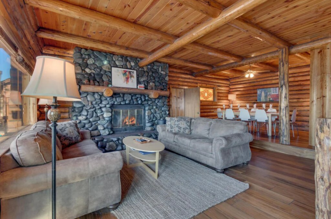 20 Coolest Airbnbs in Lake Tahoe For an Unforgettable Getaway