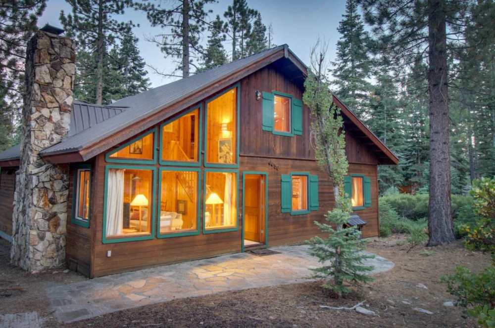 20 Coolest Airbnbs in Lake Tahoe For an Unforgettable Getaway
