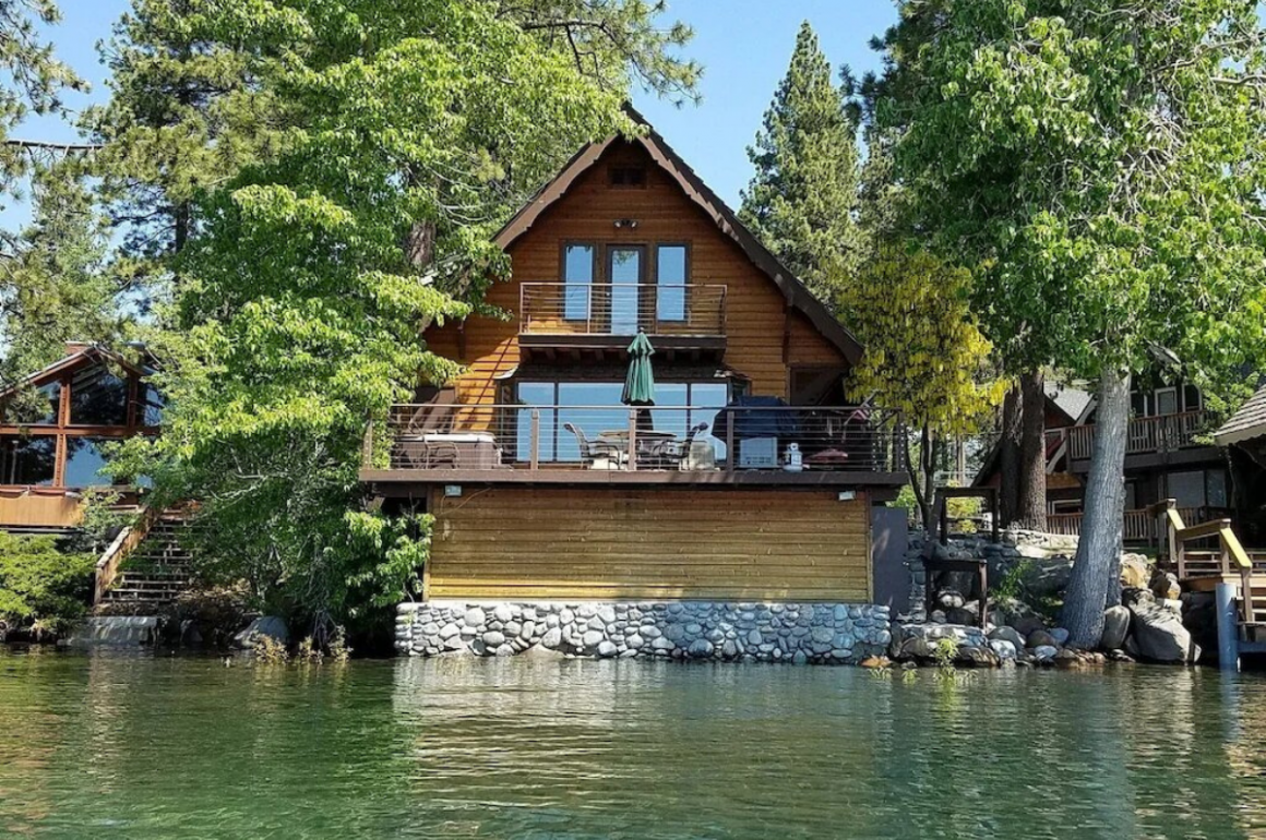 20 Coolest Airbnbs in Lake Tahoe For an Unforgettable Getaway